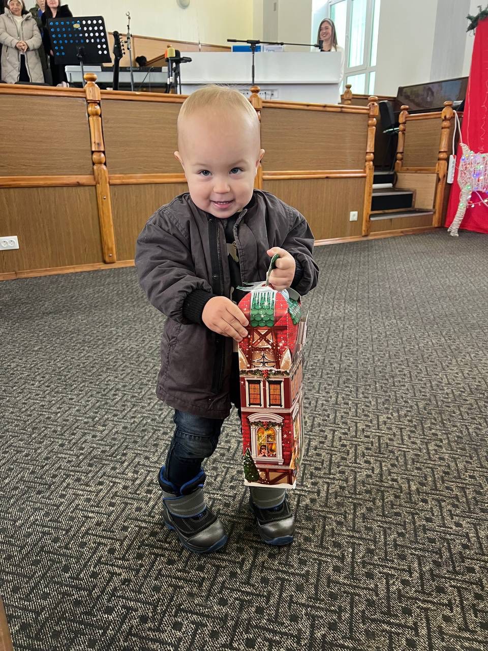 Hjälpsändning av julklappar under 2024 till barn som bor i frontnära områden i Ukraina.